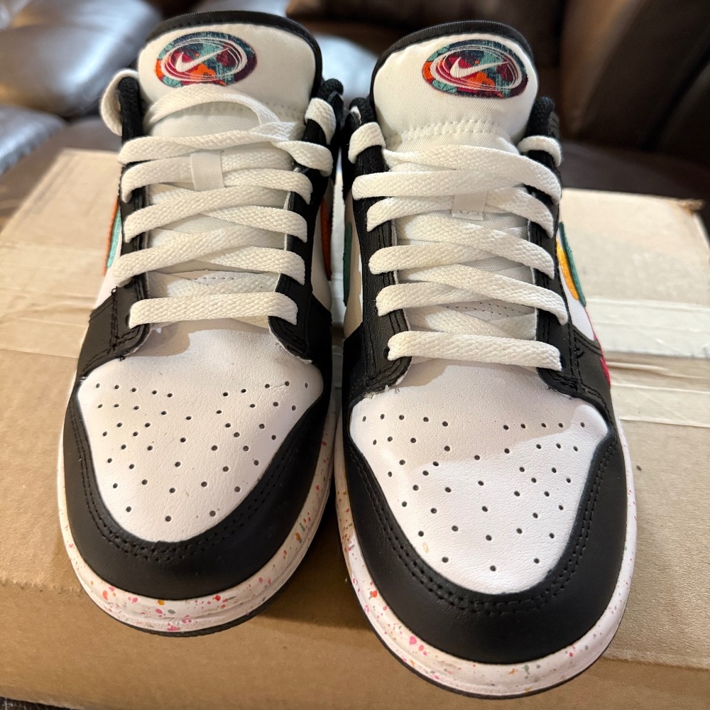 Nike Women's White Black Multicolor Low-Top Sneakers